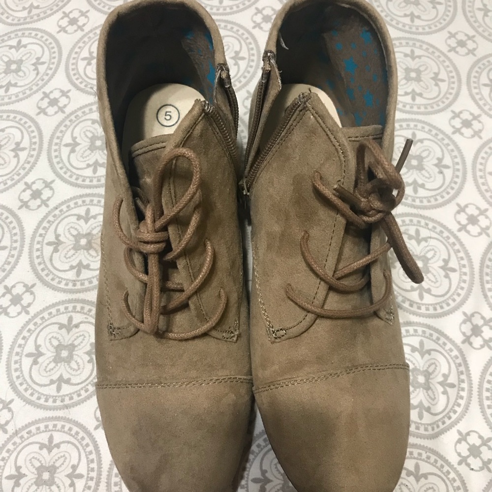 Beige boots - Picture 2 of 2